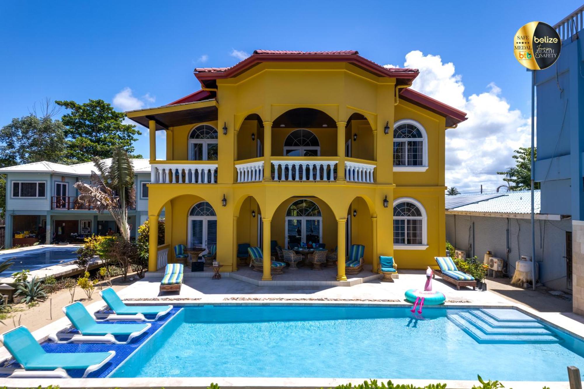 Blue Parrot Beach House And Villas Hopkins Eksteriør bilde