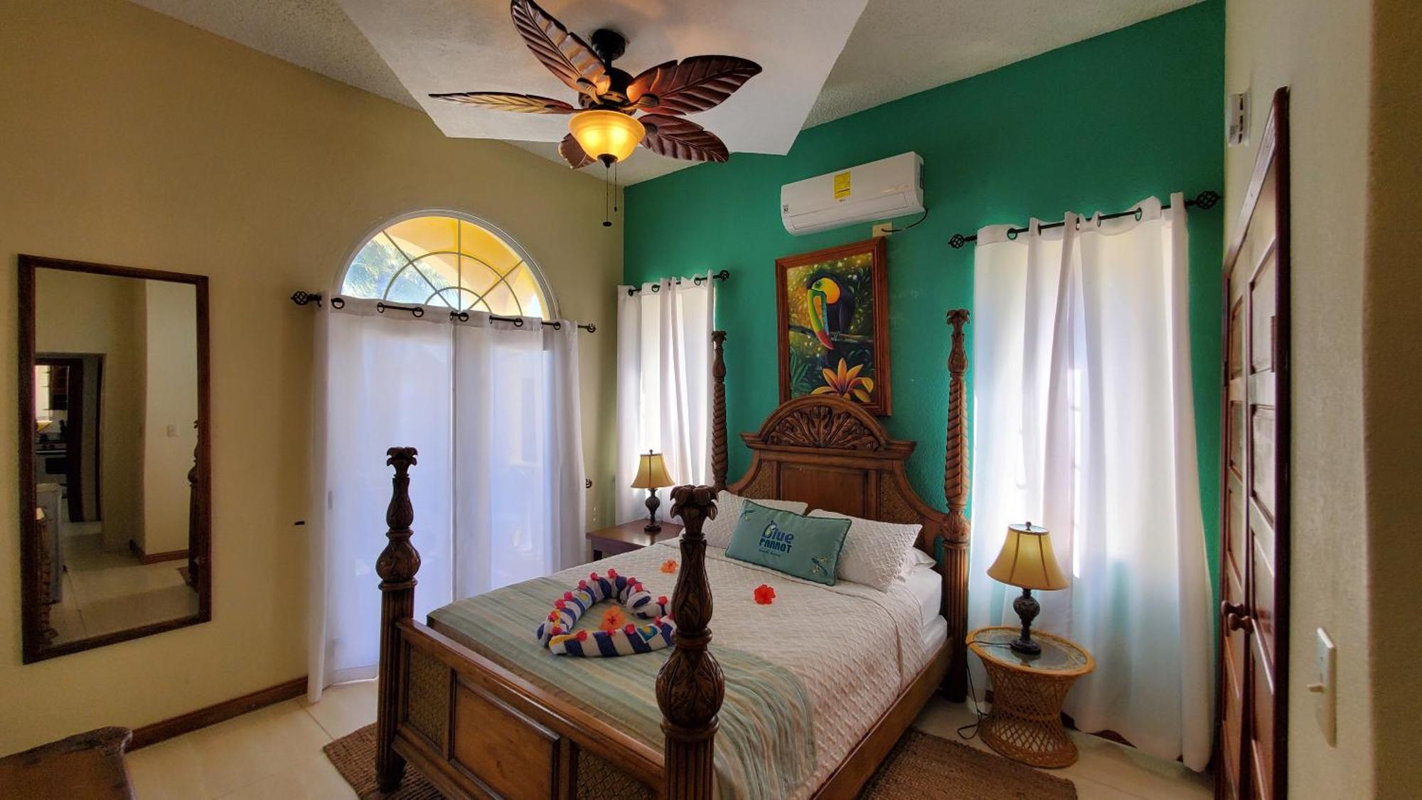 Blue Parrot Beach House And Villas Hopkins Eksteriør bilde