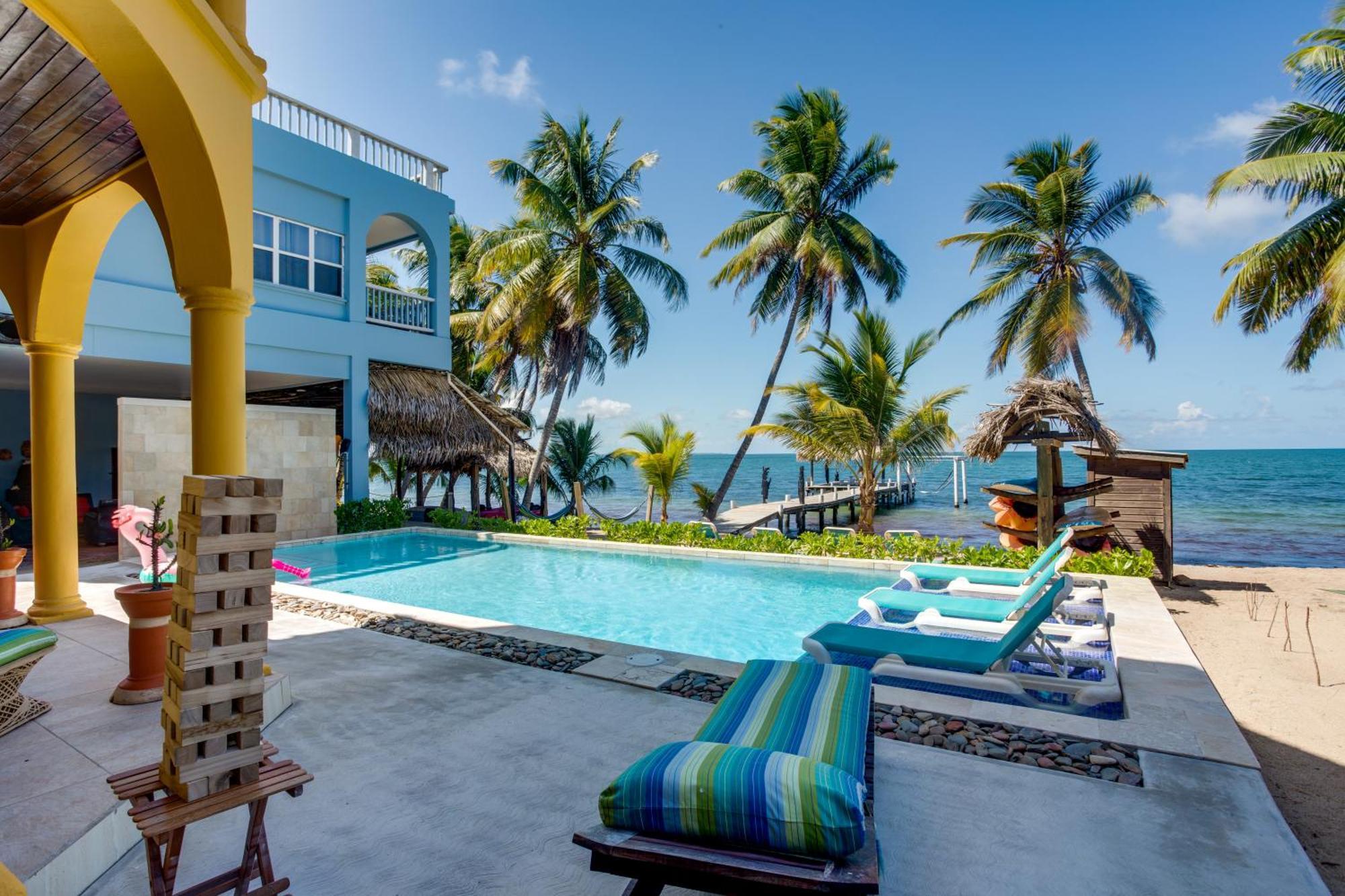 Blue Parrot Beach House And Villas Hopkins Eksteriør bilde