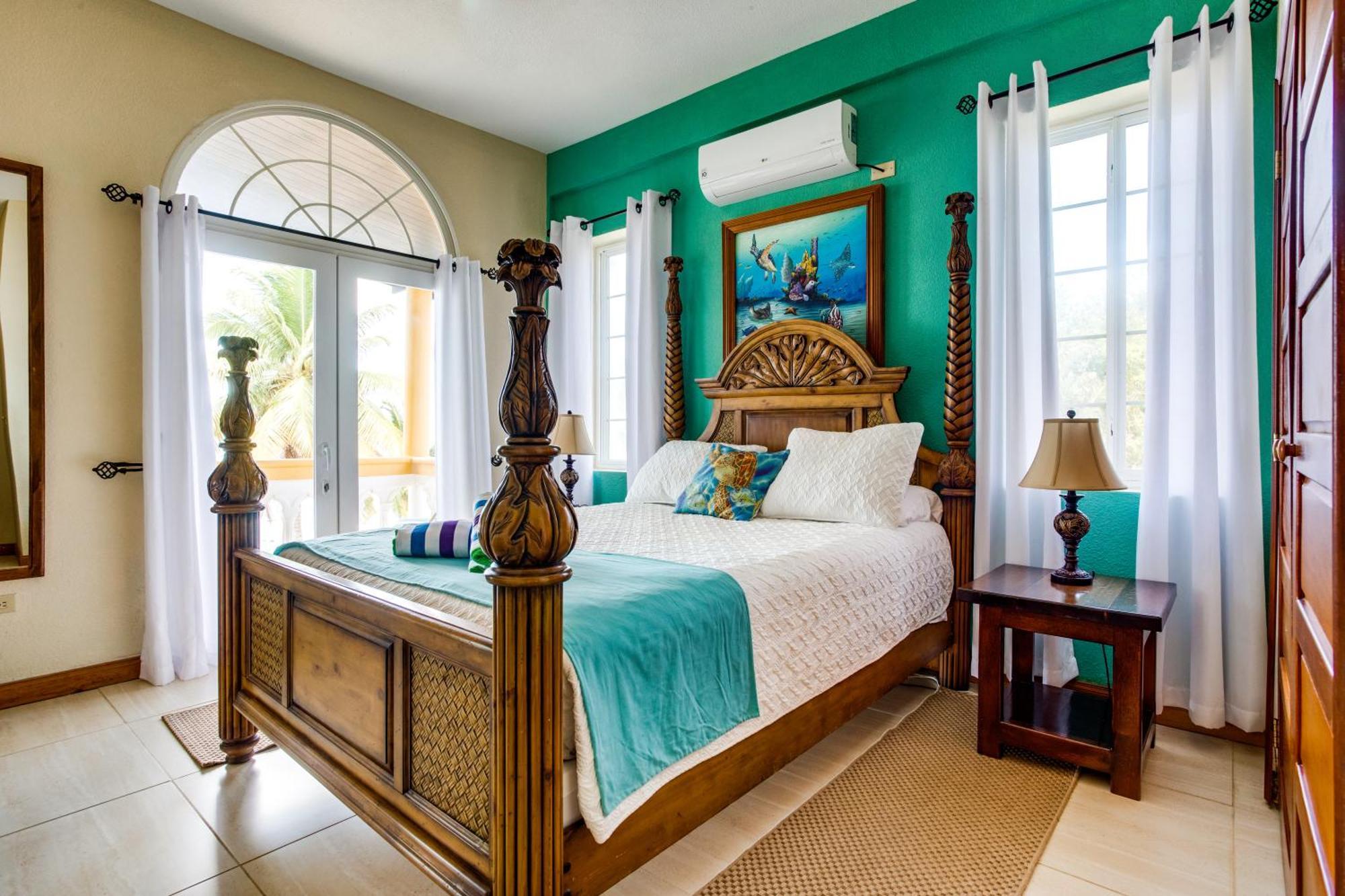 Blue Parrot Beach House And Villas Hopkins Eksteriør bilde